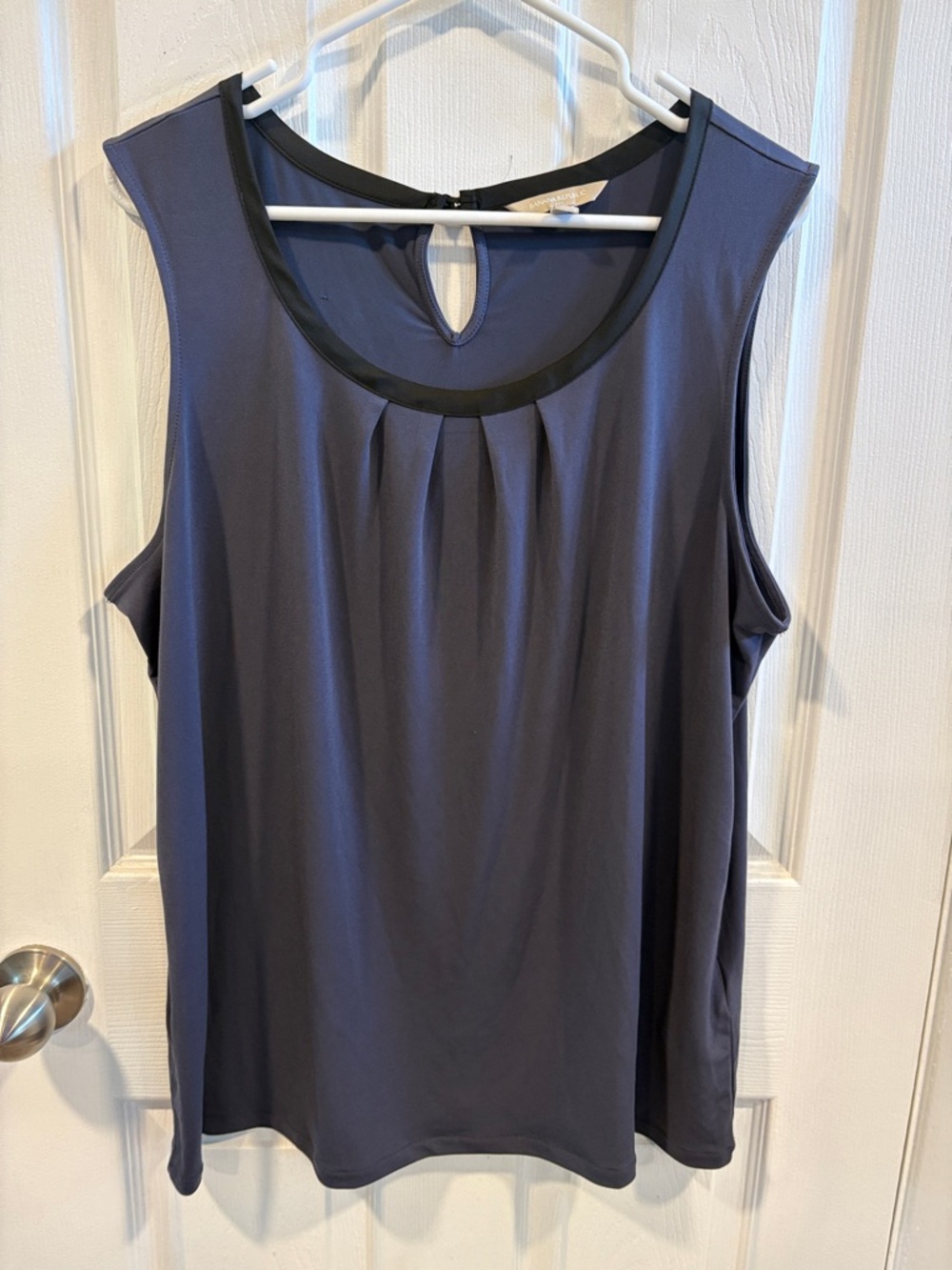 Banana Republic Gray Sleeveless Pleated Shell with Black Trim Size XL